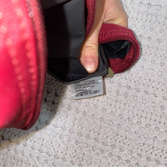 Le Pliage Longchamp back pack in maroon. Hardly user, in great condition. - Picture 7 of 7